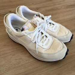 Nike Men’s Waffle Size 11 White