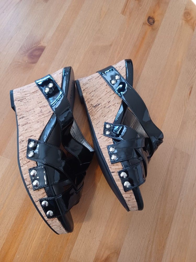 New GNW Wedge Strappy Sandals Women's 9