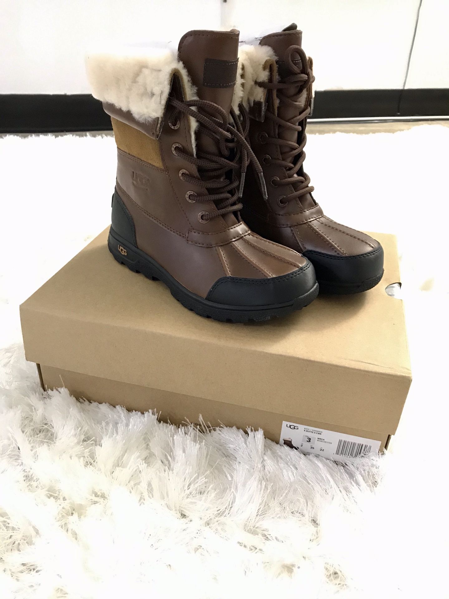 UGGS SNOW BOOTS BRAND NEW FOR KIDS