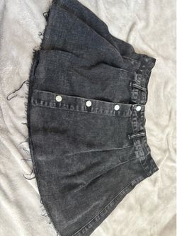 Women’s Dark Wash Pleated Skirt