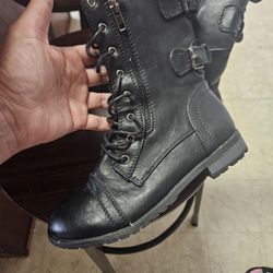 Girl Shoes.  Size 4 Youth