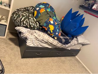 Bed n dresser
