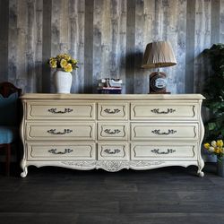 🌺 Quality Solid Wood  Long French Dresser By Hickory Manufacturing Company/ Delivery Available
