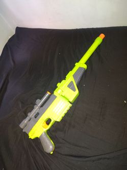 Star Wars Tobias Beckett Nerf blaster.