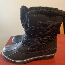 North side Women’s Winter Boots Size 9