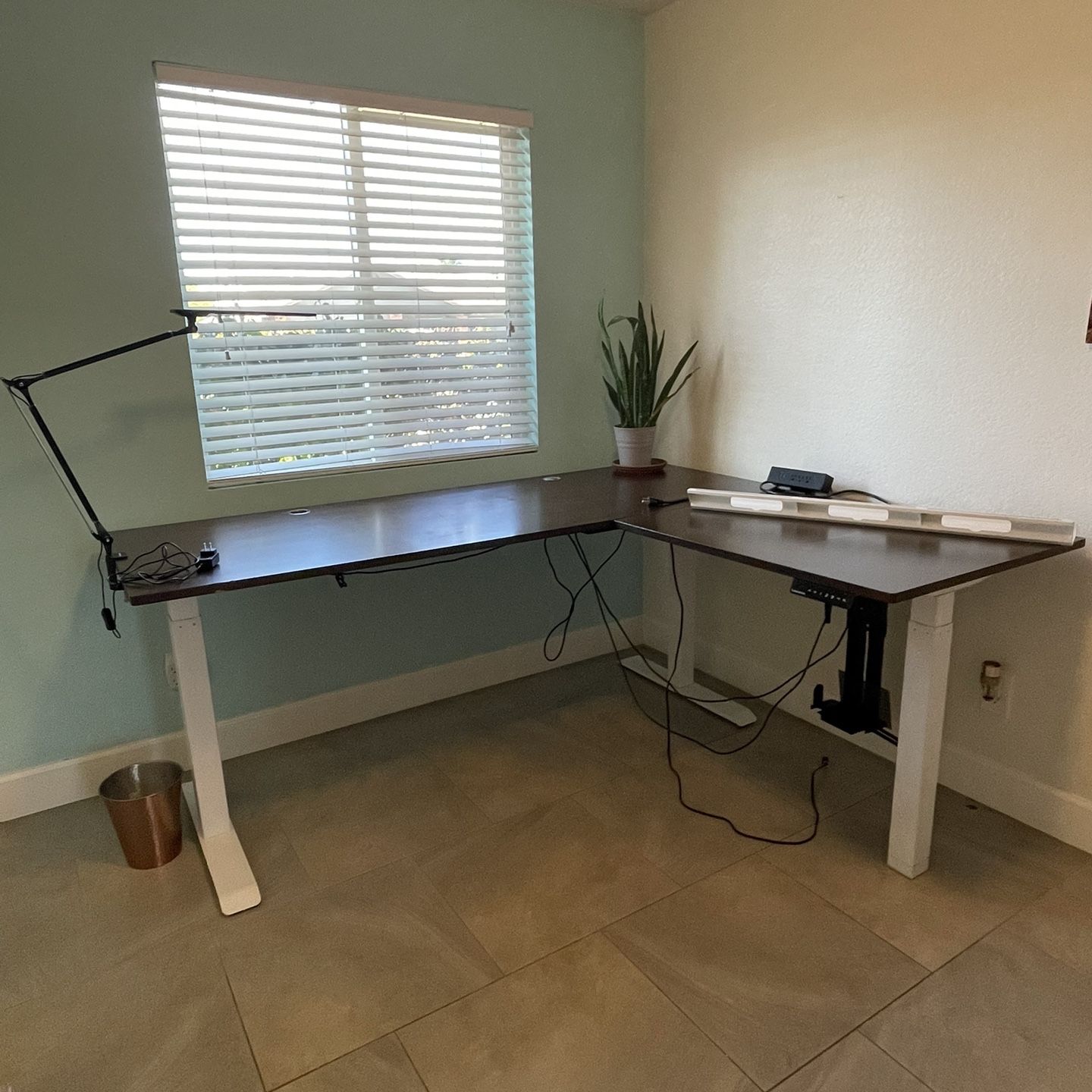 Autonomous SmartDesk Hydraulic L shaped Desk 