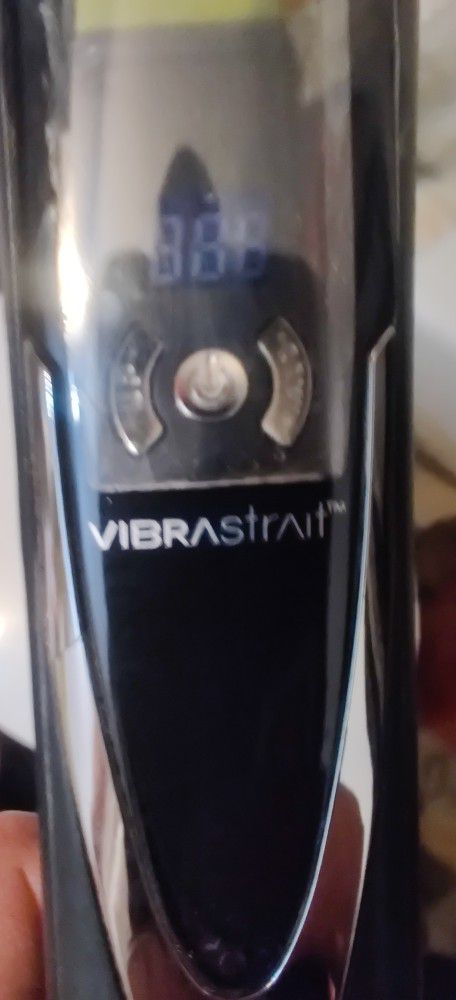 Brocato Vibrastrait Hair Straightener 
