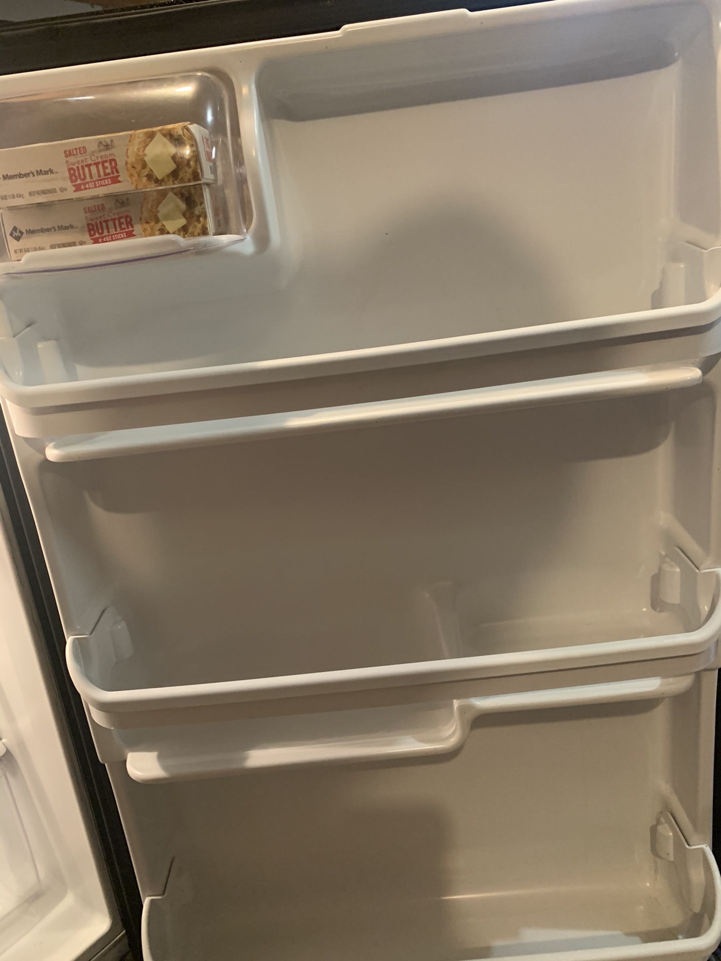 Fridgidaire 20.4 Cubic Ft Fridge/freezer for Sale in Bakersfield, CA 