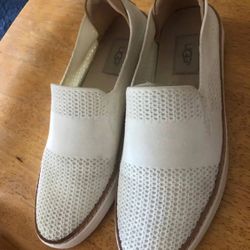 Ugg Woman Tan Shoes Size 8 In Clean Great Condition