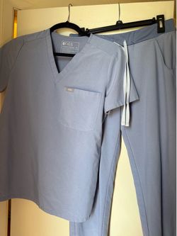 Women Figs scrub set dusty blue?