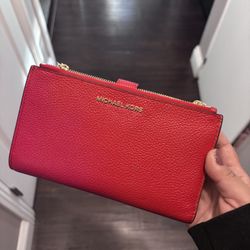 Micheal’s Kors wristlet 