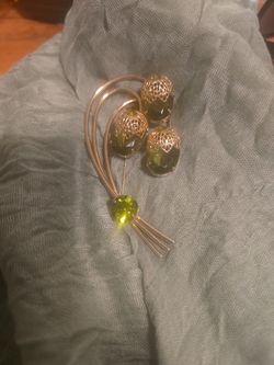Vintage Sarah Coventry 1970 Gold tone Green Rhinestone Acorn Brooch