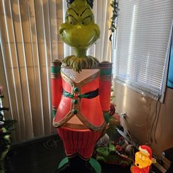 Grinch Nutcracker 7feet