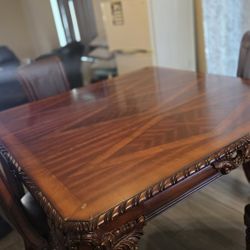 Beautiful Dinner Table 4 Chairs 