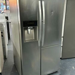 Kenmore Refrigerator Fridge Fully Functional Icemaker on door