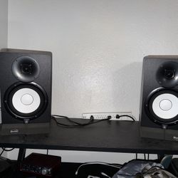 YAMAHA HS7 STUDIO MONITORS 