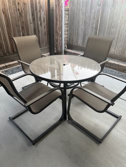 Outdoor Patio Table and 4 Chairs Set