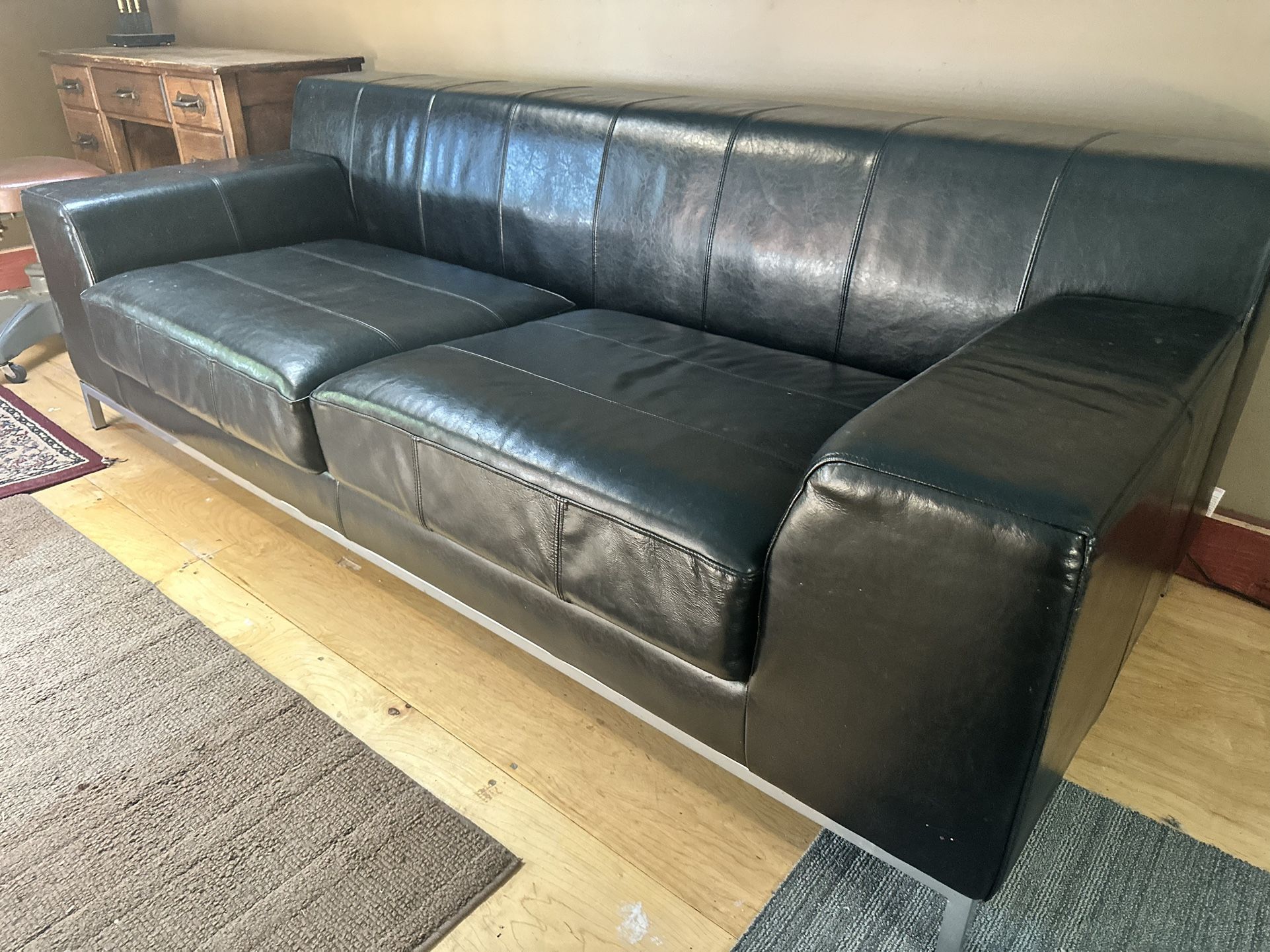 Free Couch Black leather
