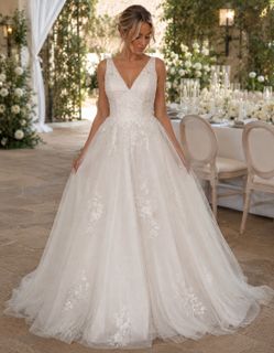 NWT Wedding Dress David’s Bridal size 4