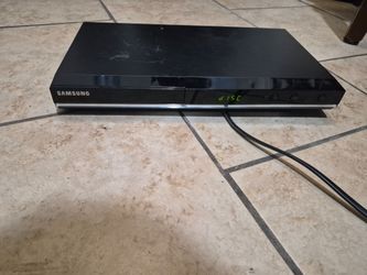 Black samsung dvd💿 player works perfect only $15 dolaritos