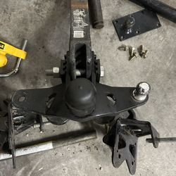 Trailer Towing Weight Distribution Hitch And Accessories 