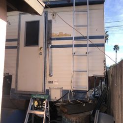 Free     Gratis            pick up in Pomona