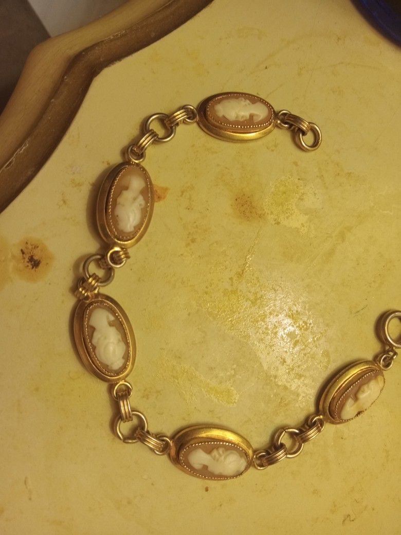 Cameo Bracelet Set In Gold Filled 
