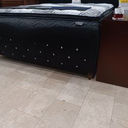*Weekend Special*---Black Stunning Velvet Fabric King Beds---Now $299---Delivery Available🙌