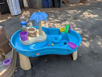 Step 2 water tables Excellent condition