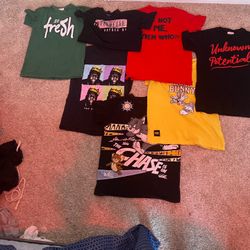 6 SIZE SMALL GRAPHIC T-SHIRTS  