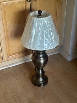 Traditional Brass Finish Metal Table Lamp With Shade