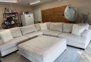 Ashley Rawcliffe 3-Piece Sectional – Excellent Condition