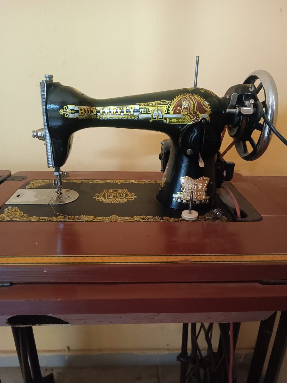 Butterfly Sewing Machine and Table