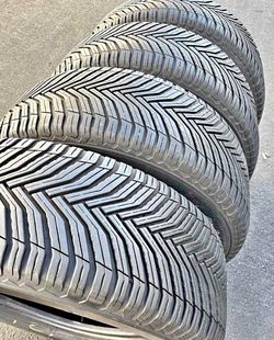 225/55/18 Michelin set de Tires con 80% de vida las 4