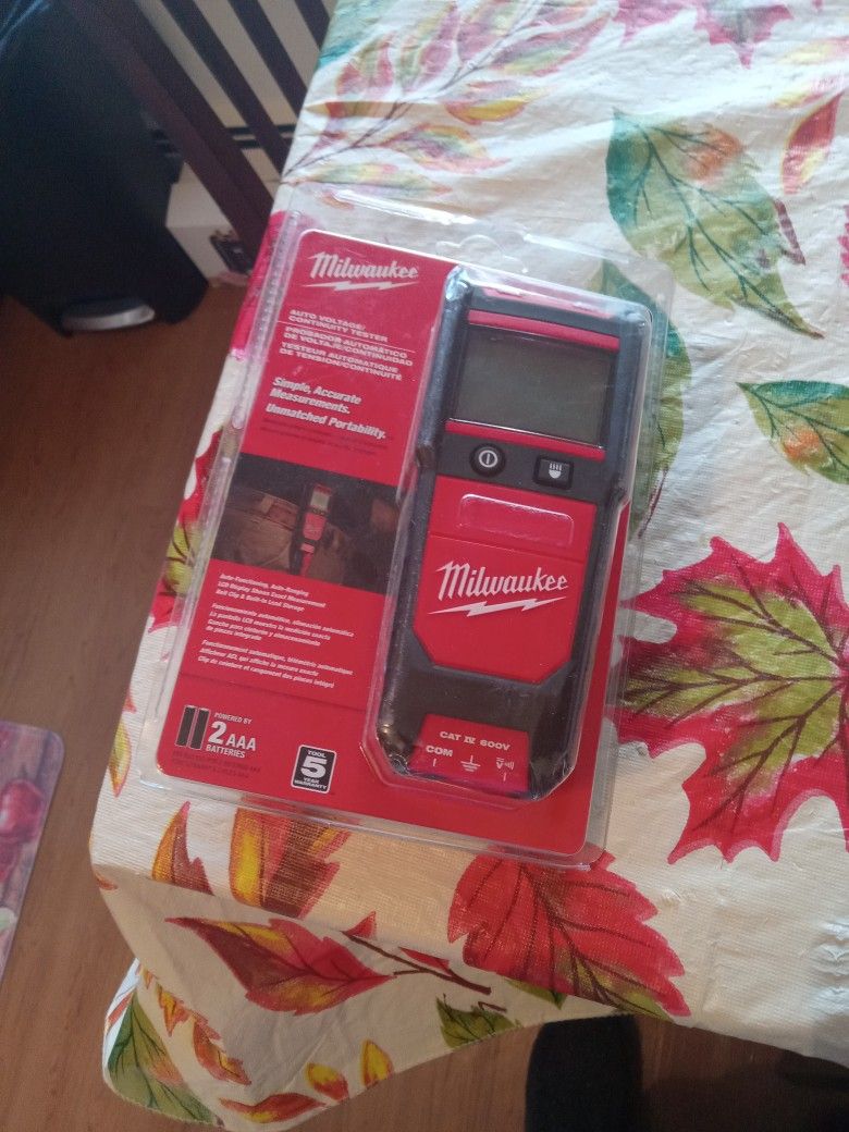 Milwaukee  Auto Voltage  Continuity  Tester