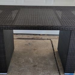 Like New Outdoor Wicker Table 