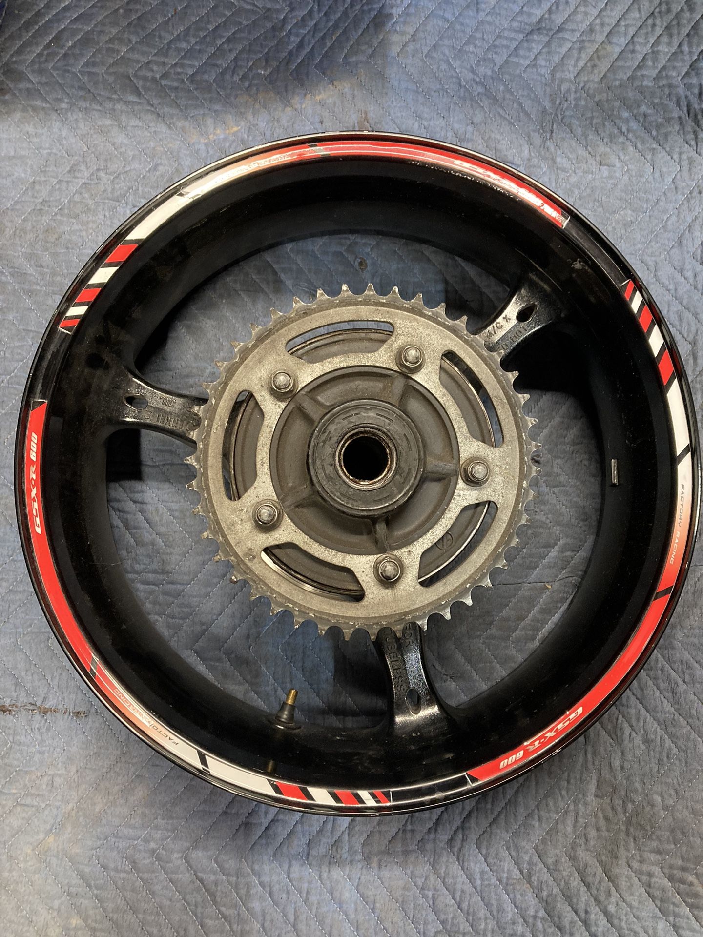 06-07 GSXR 600 GSXR750 OEM Rear Back Wheel Rim With Sprocket And Brake