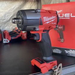 Milwaukee M18 FUEL Gen-2 18V Lithium-Ion Brushless Cordless Mid Torque 1/2 in. Impact Wrench w/Friction Ring (Tool-Only)