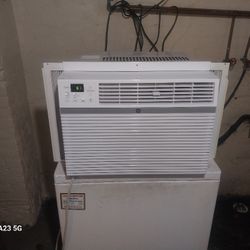 Air Conditioner General Electric 8,000 BTU (Smart WiFi Like New)