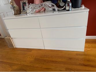 Long dresser - great condition!