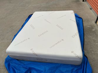 Like New Saatva Contour5 Medium, Queen Mattress, Perfect Condition