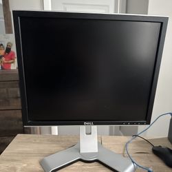 Computer Monitor Dell- 17 Inch