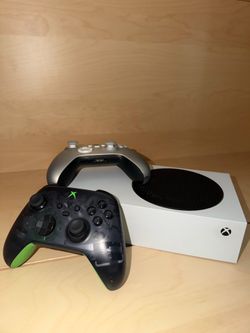 Xbox Series S - 512GB | Two Controllers