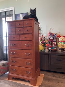 Beautiful Ethan Allen-style dresser drawers