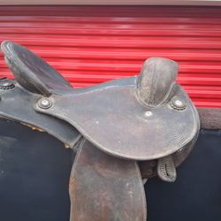 Vintage Circle  "Y" English Riding Saddle