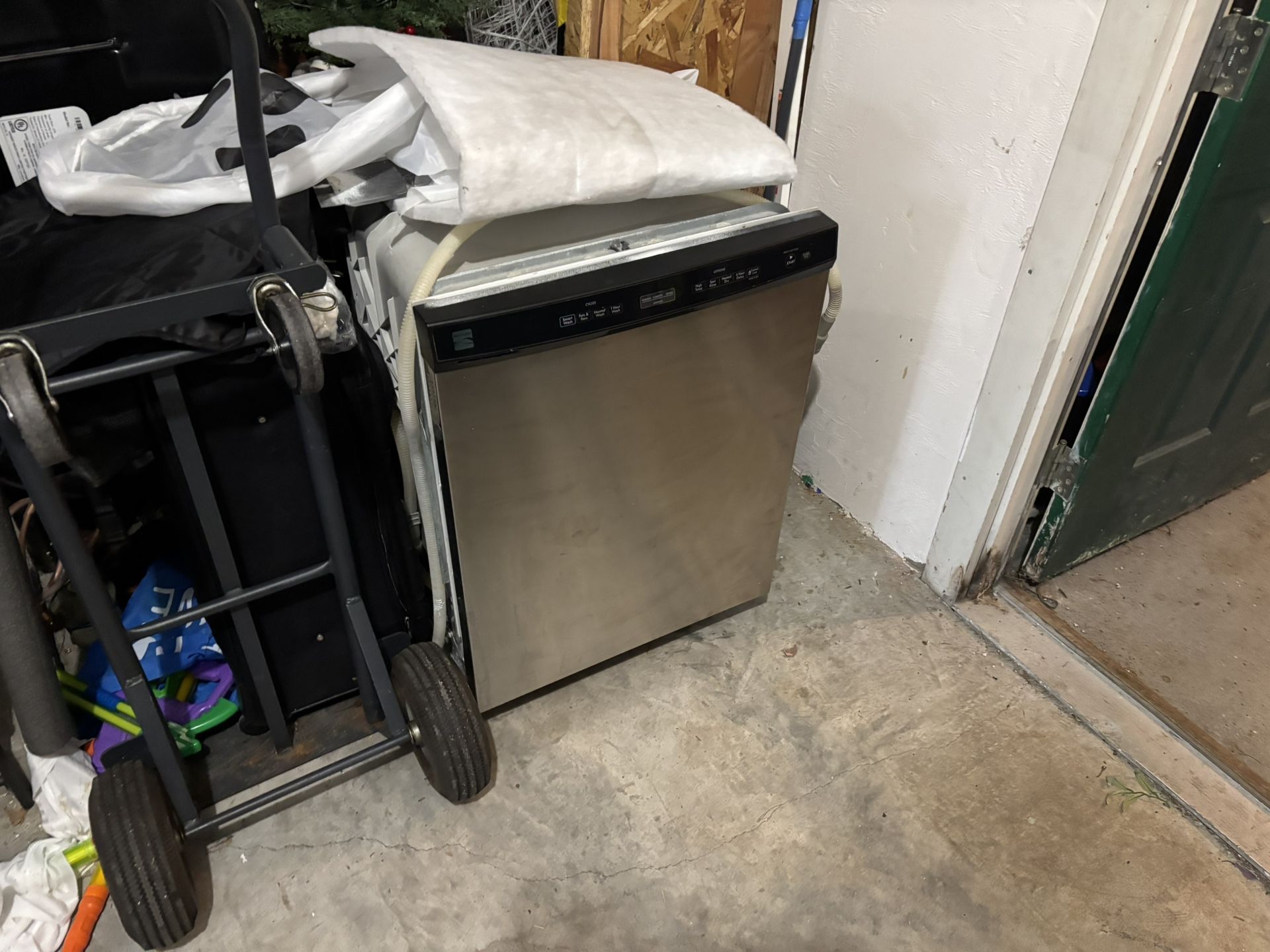Free  Whirlpool Dishwasher In Great Condition 