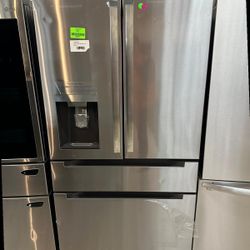 MIDEA MRQ22D7AST 21.6-cu ft Refrigerator I8XE