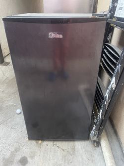 Midea Mini Fridge