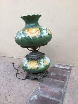 Vintage Gone with the Wind hurricane parlor lamp