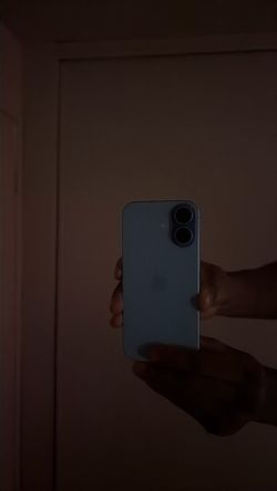 iPhone 17 blue